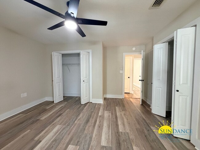 Building Photo - Fully Renovated Cul-de-sac Corner Lot Home in Fort Walton Beach!
