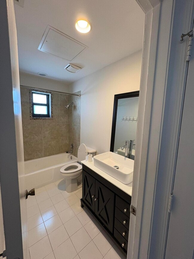 Building Photo - 360 Wilma Cir