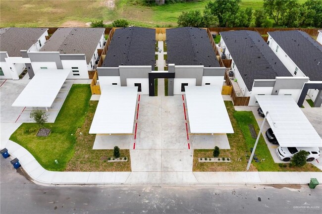 Building Photo - 428 Acacia St