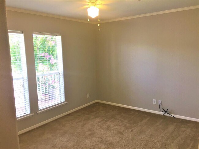 Building Photo - 10003 Summerberry Ln