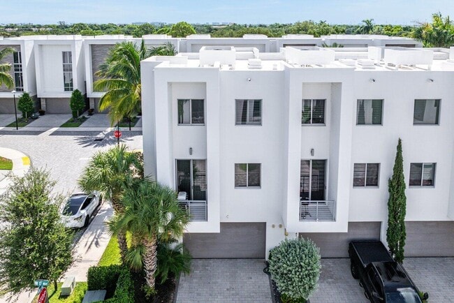 Building Photo - 4051 NW 17th Ave