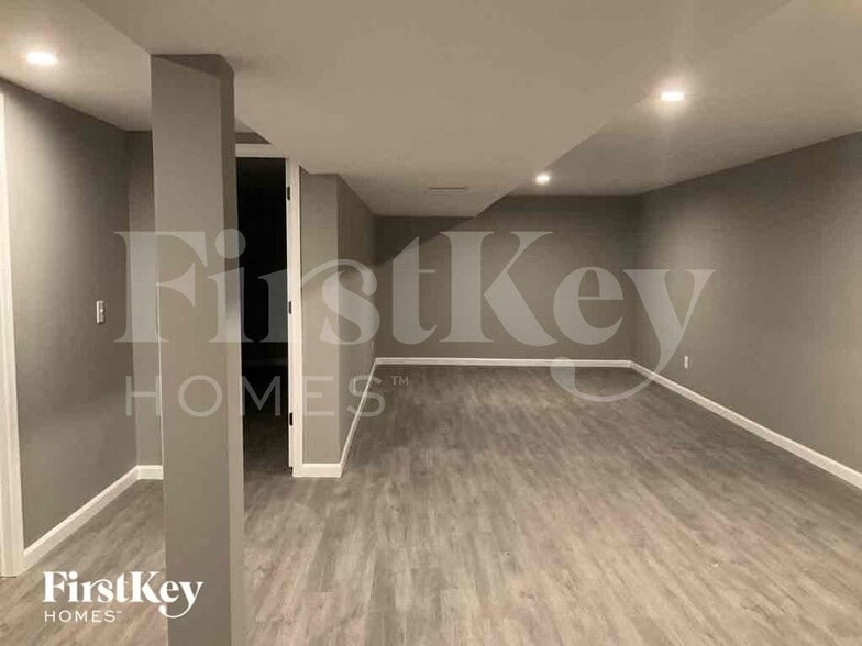 Building Photo - 816 Broadview Dr