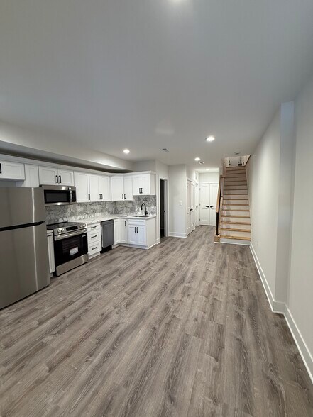 Building Photo - 3923 Roland Ave