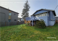 Building Photo - Nicely Remodel Home sitting in prime Everg...