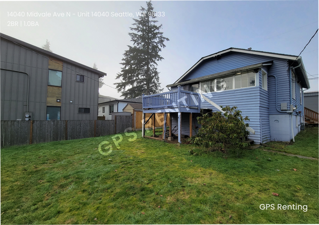 Primary Photo - Nicely Remodel Home sitting in prime Everg...