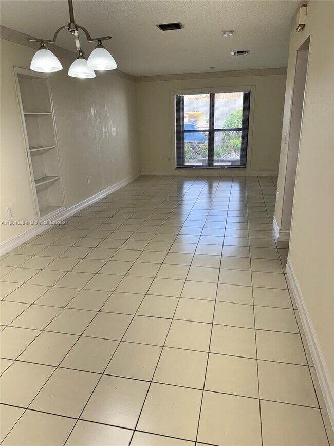 Building Photo - 9110 SW 9th Terrace