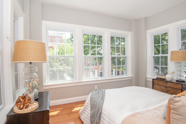 Building Photo - 318 N Duke St