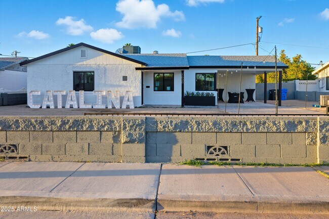 Building Photo - 1630 E Catalina Dr