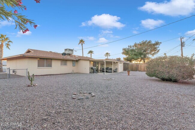 Building Photo - 10314 W Sun City Blvd