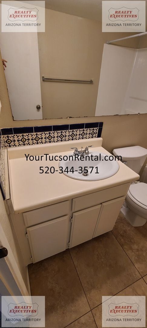 Building Photo - 1st Ave & Limberlost Dr - 2 Beds/ 1.5 Bath...