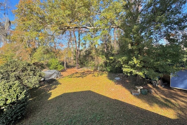 Building Photo - AVAILABLE NOW! (Pet Friendly)