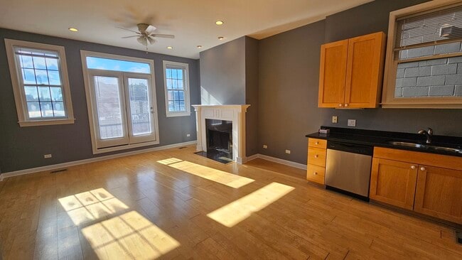 Building Photo - 511 N Hartland Ct