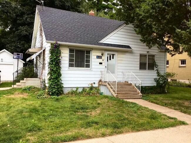 Primary Photo - 610 Archer Ave