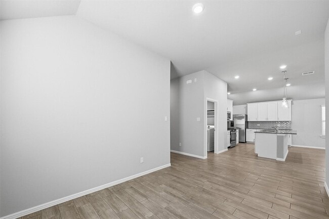 Building Photo - 501 Big Bnd Pkwy