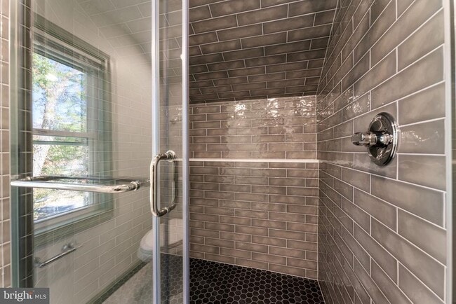 Building Photo - 6107 44th Ave