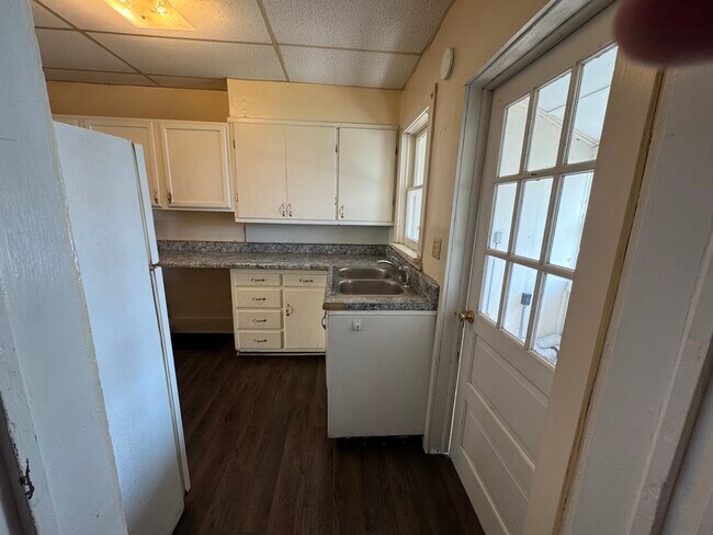 Building Photo - 204 N Fort Wayne Ave