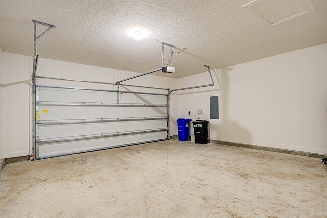 Building Photo - 20 Falcon Ridge Rd