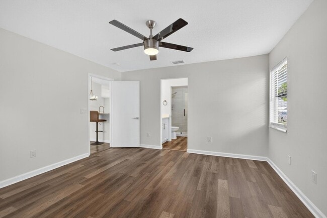 Building Photo - 5058 Canal Cir E