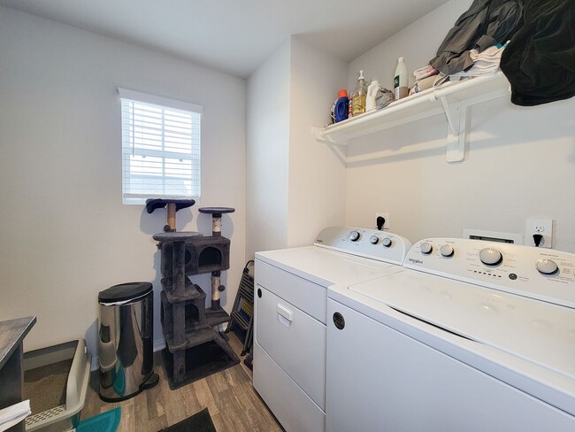 Building Photo - 2 Story Home in the Crown Point Community!...