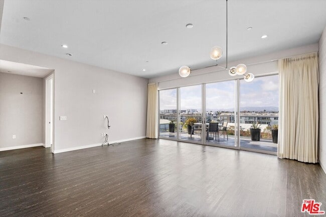 Building Photo - 4140 Glencoe Ave