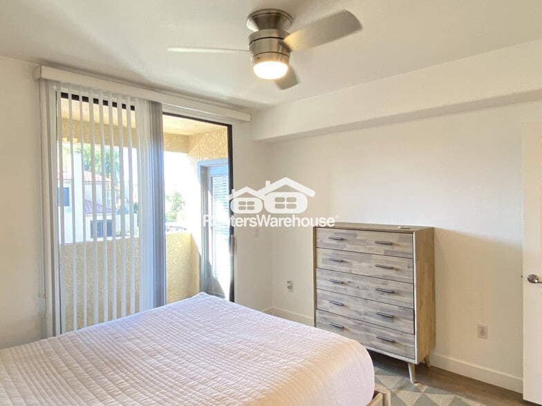 Building Photo - 4925 E Desert Cove Ave