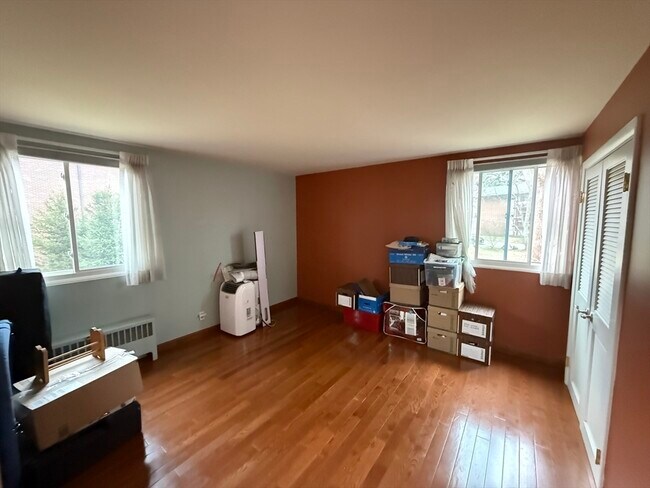 Building Photo - 4 Longwood Dr