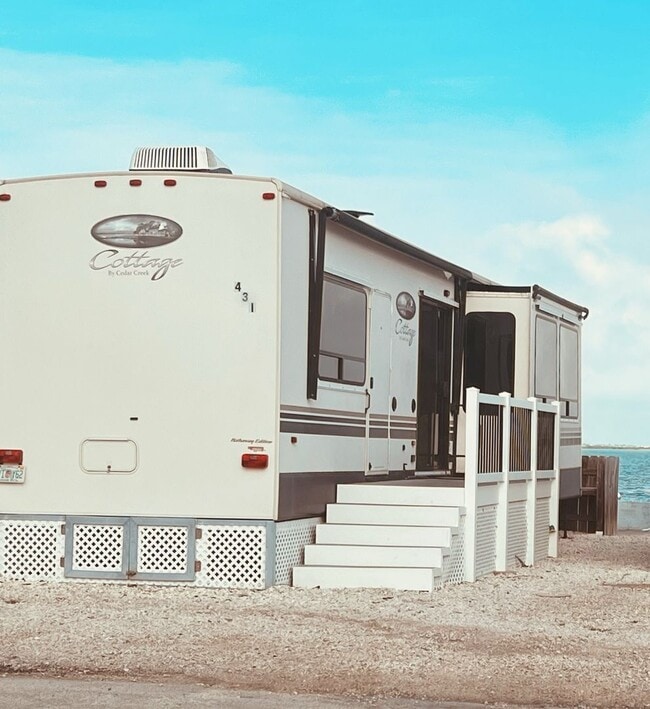 Building Photo - Move in Special! $500 off the First Months Rent!