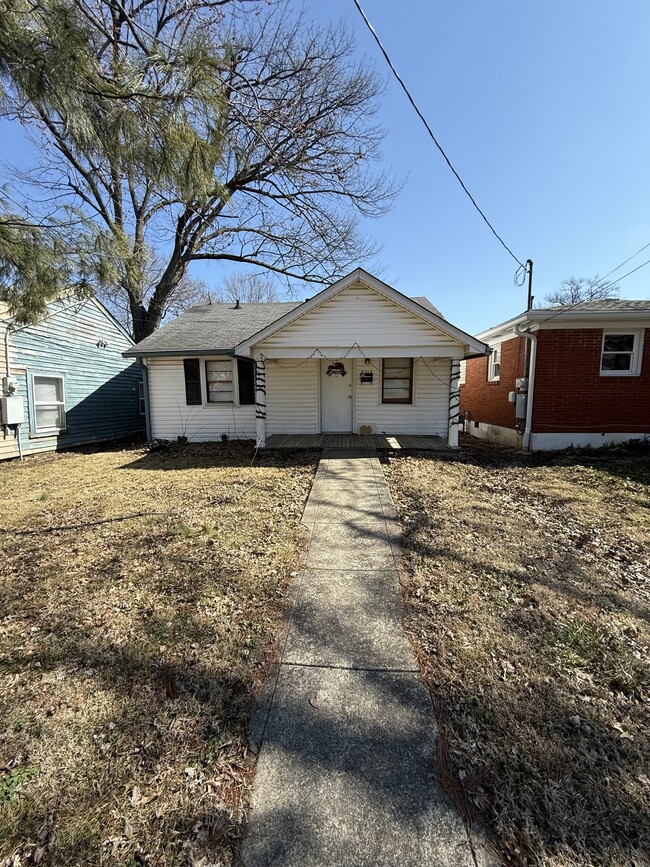 Building Photo - 3713 Center St