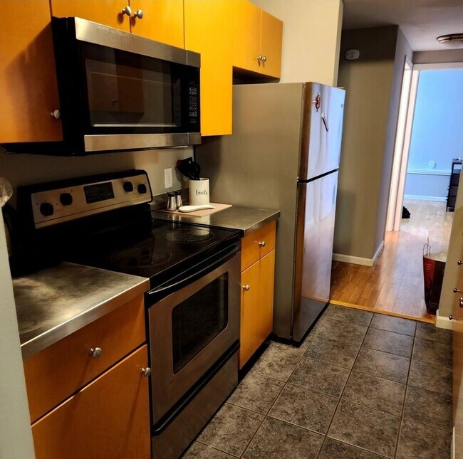 Building Photo - 1001 Mississippi St