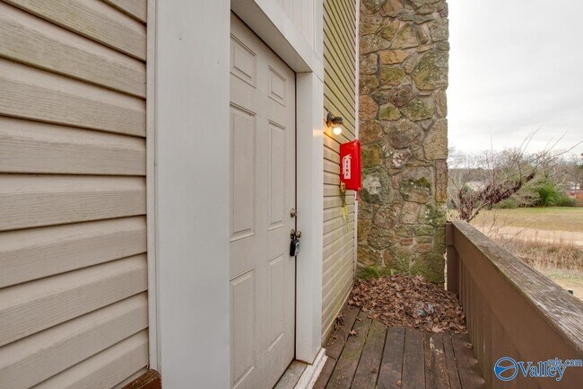 Building Photo - 9020 Mahogany Row SE