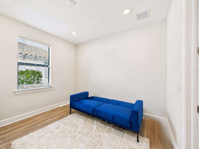 Building Photo - Furnished 3 Bedroom, 2 Bath Single-Family Home in The Place at Corkscrew!