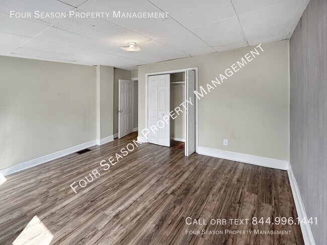 Building Photo - 306 S Locust St