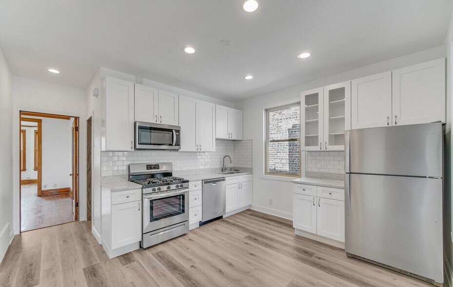 Building Photo - 3615 N Oakley Ave