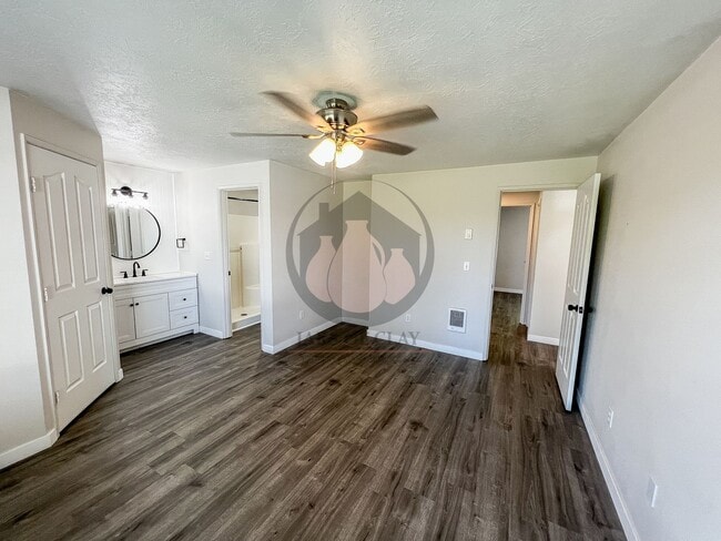Building Photo - Updated Single Level Home