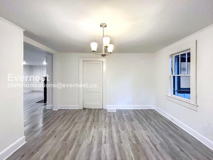 Building Photo - 1026 Lynhurst Dr SW