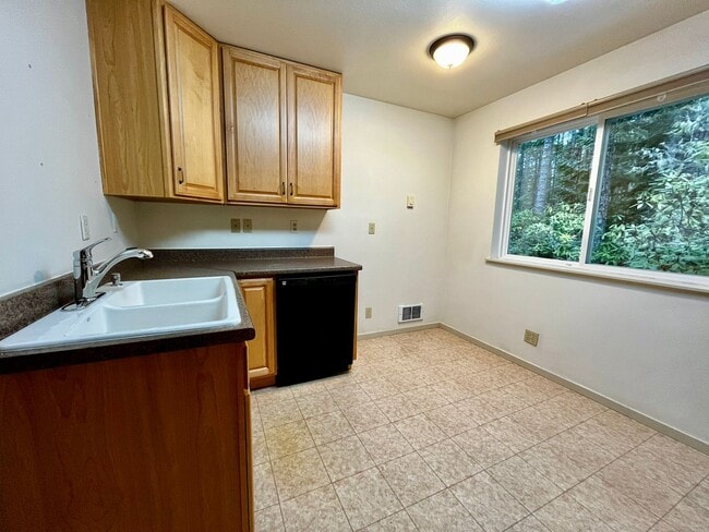 Building Photo - Peaceful Forest Retreat Close to Silverdale