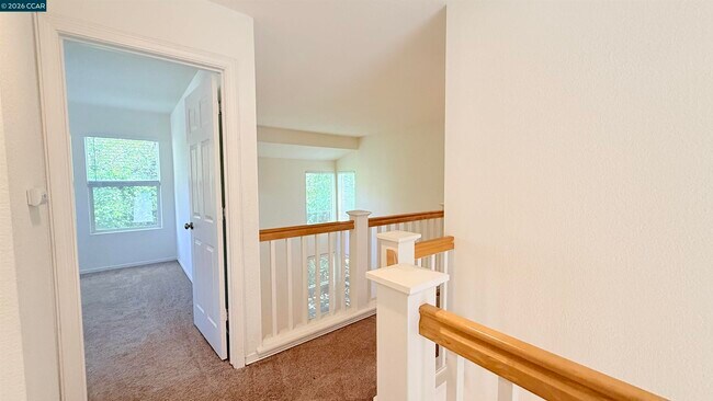 Building Photo - 1023 Vista Pointe Cir