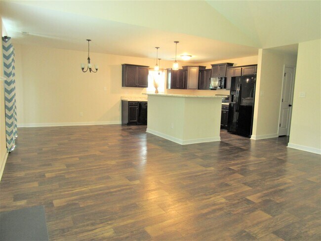 Building Photo - 136 Laredo Dr