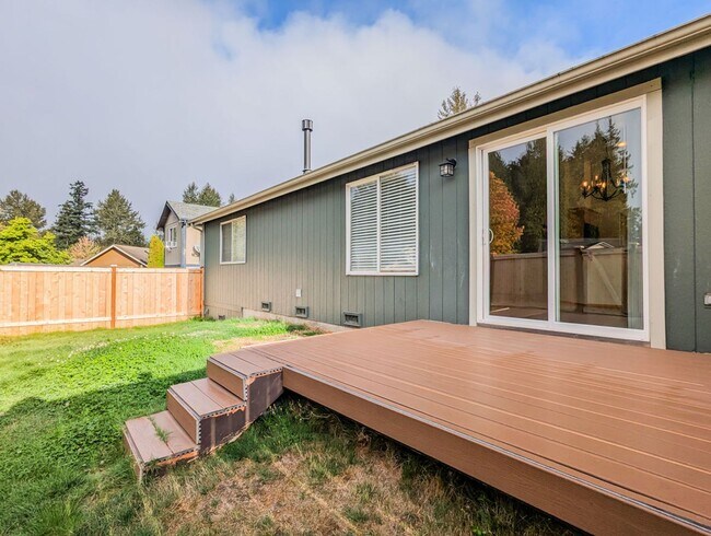 Building Photo - Beautiful 3 bed, 2 bath Rambler with fully...