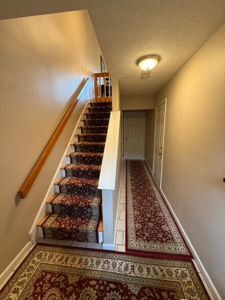 Building Photo - 7 Rollins Ct