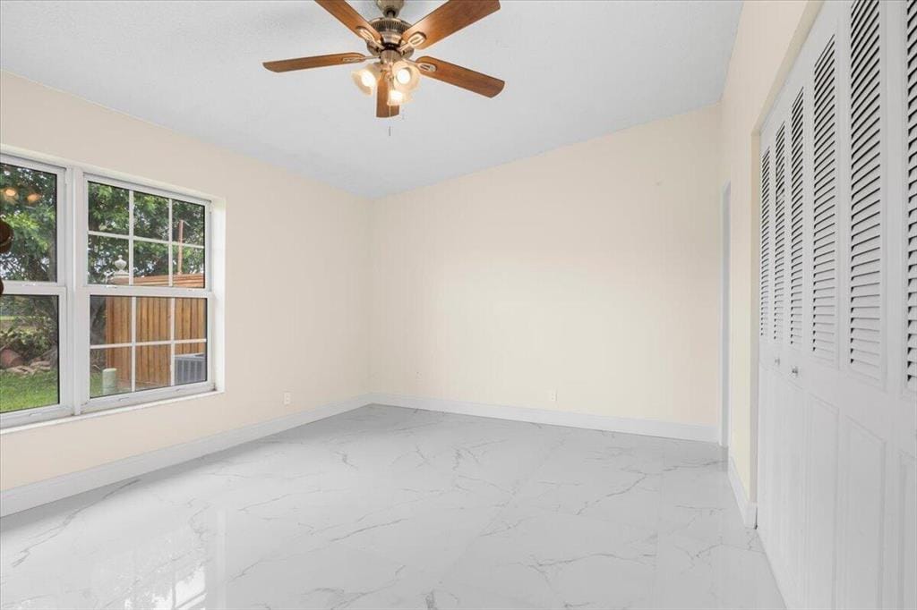 Building Photo - 5540 Lakewood Cir S
