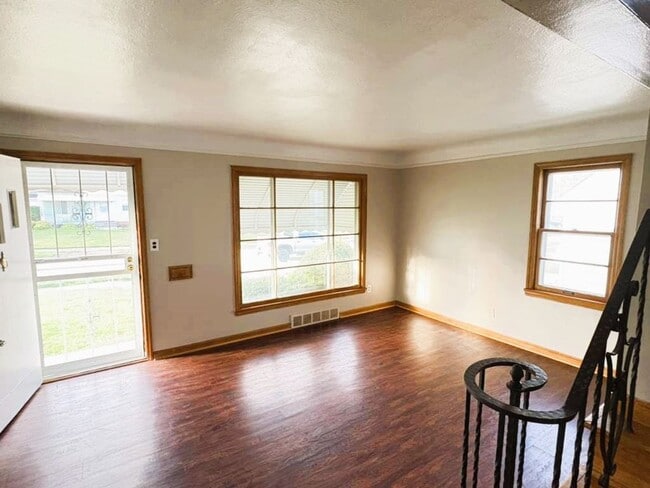 Building Photo - Charming 3-Bedroom Home in Maple Heights –...
