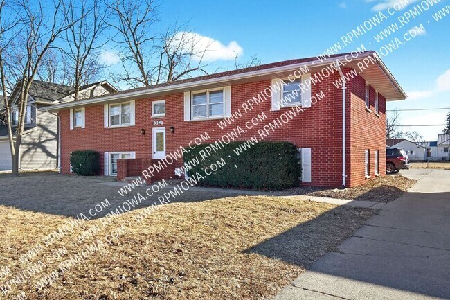 Building Photo - 312 E 5th St