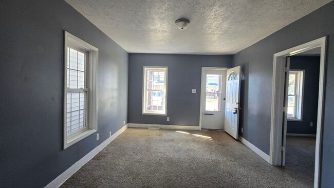 Building Photo - 3 bedroom  Single Family | Section 8 and E...