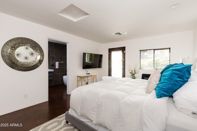 Building Photo - 5002 N 38th Pl