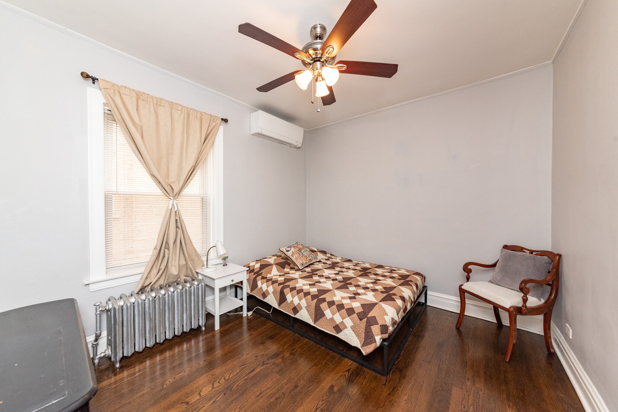 Building Photo - 4014 W Nelson St