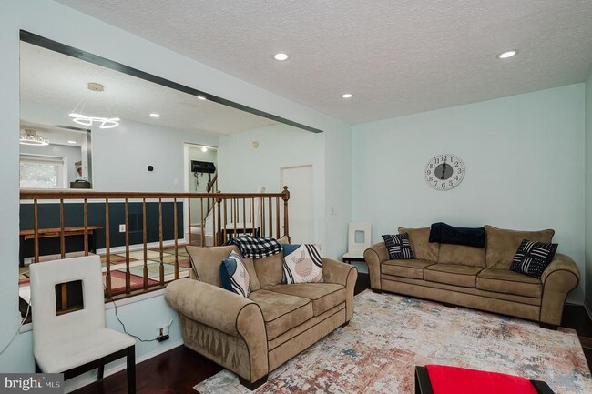 Building Photo - 3760 Bonnybridge Pl