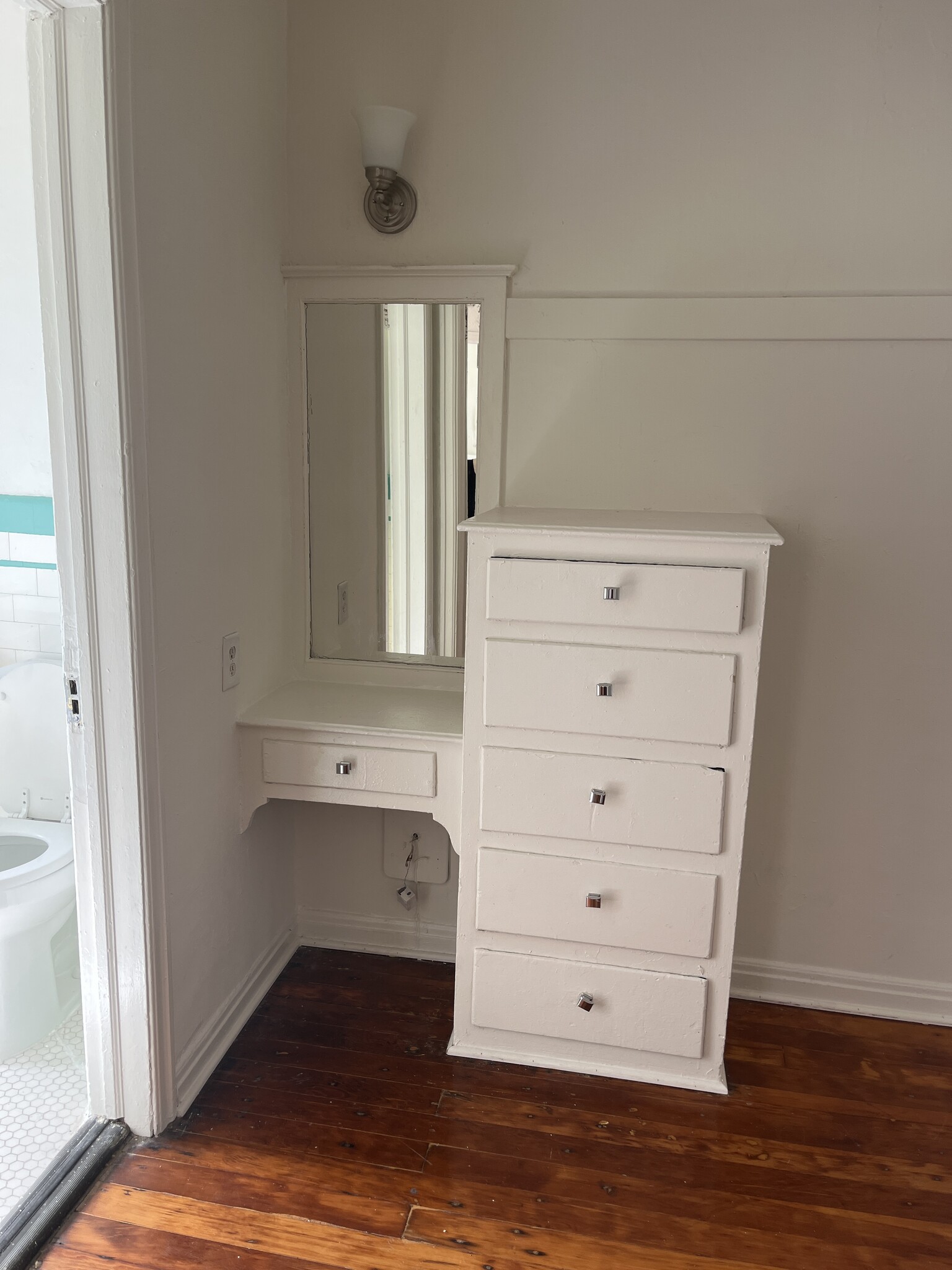 Vanity in walk-in closet - 545 S Hobart Blvd