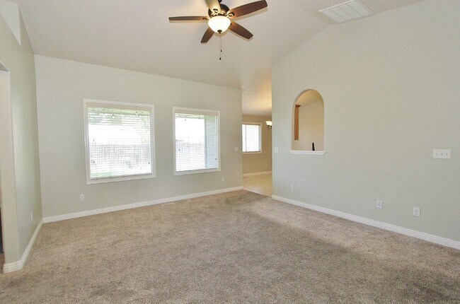 Building Photo - 705 Spruce Creek Dr