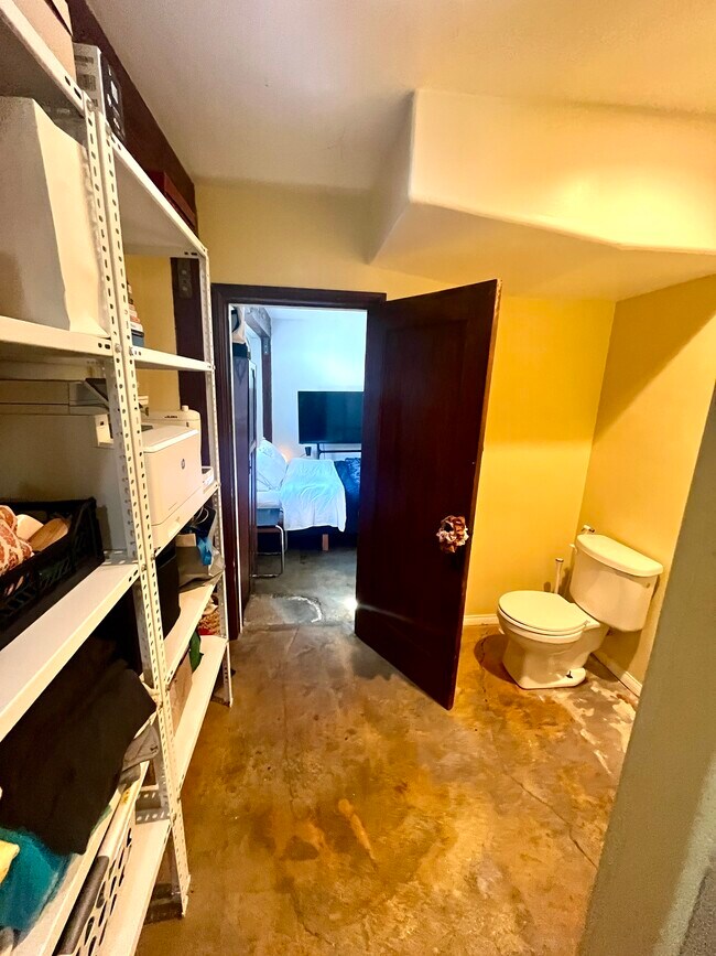 Building Photo - 652 Tularosa Dr